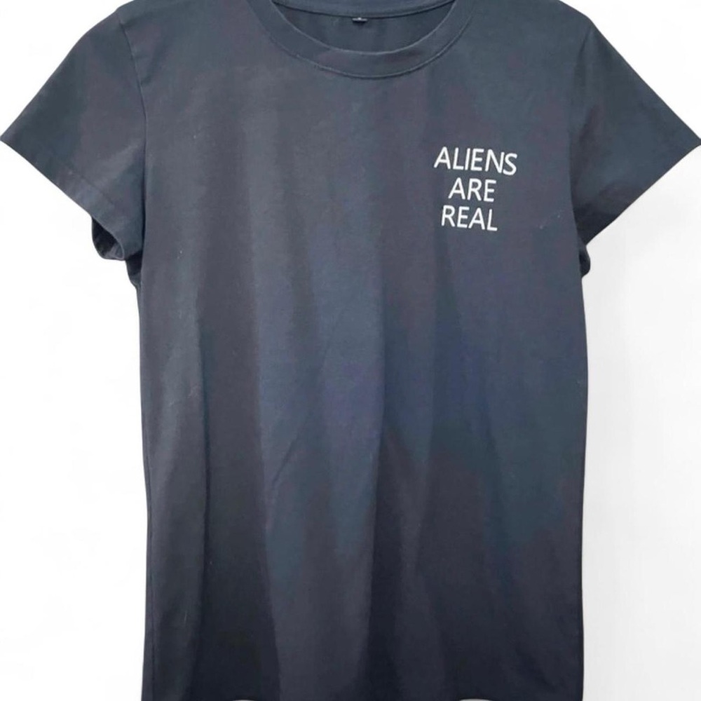 Aliens Are Real 👽 Chest Graphic Text Y2K and 90s Style Tee